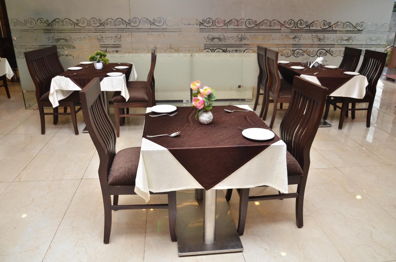 Regal Hotel And Restaurant Mathura Bagian luar foto