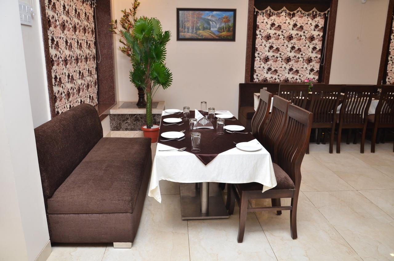 Regal Hotel And Restaurant Mathura Bagian luar foto