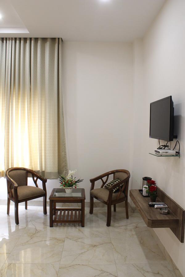 Regal Hotel And Restaurant Mathura Bagian luar foto
