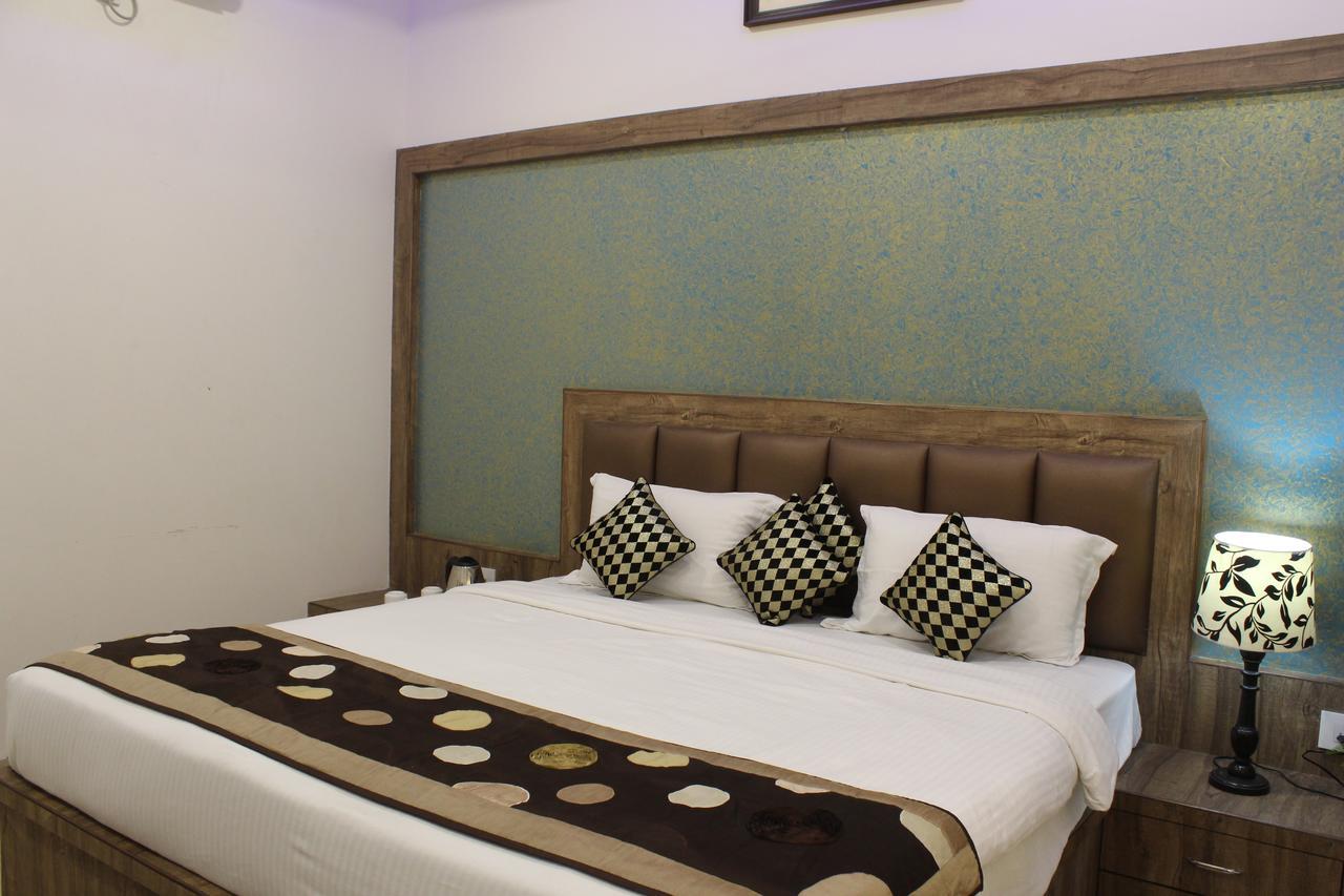 Regal Hotel And Restaurant Mathura Bagian luar foto