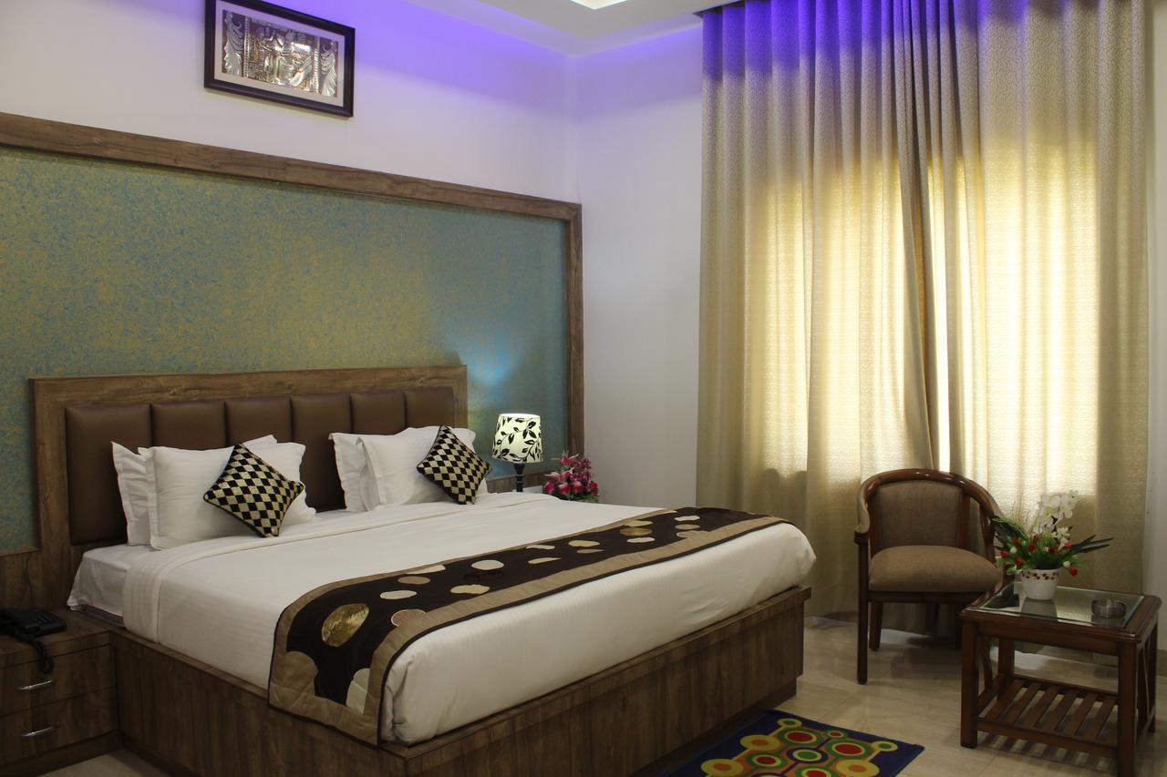 Regal Hotel And Restaurant Mathura Bagian luar foto
