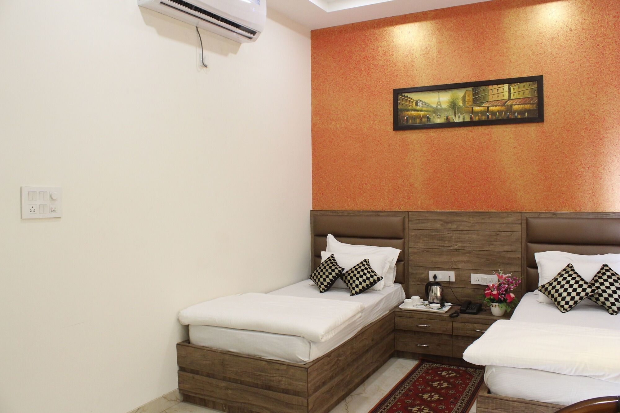 Regal Hotel And Restaurant Mathura Bagian luar foto