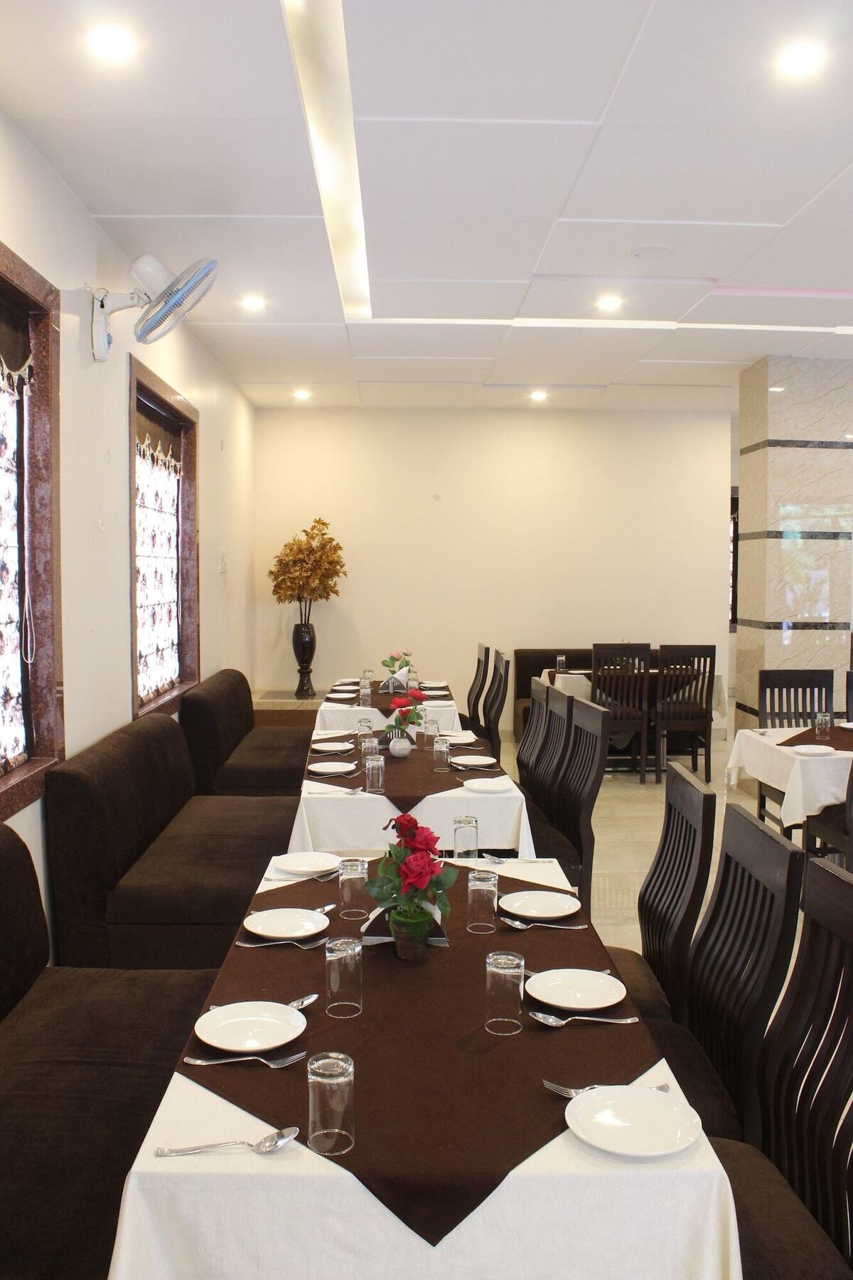 Regal Hotel And Restaurant Mathura Bagian luar foto